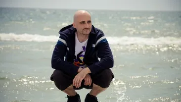 Călin Goia nu se pricepe deloc la afaceri, deşi şi-a deschis ceainărie în buricul Capitalei: Mă ocup cu prezenţa