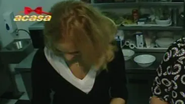 Valentina Pelinel a gatit sarmale fashion de Craciun!