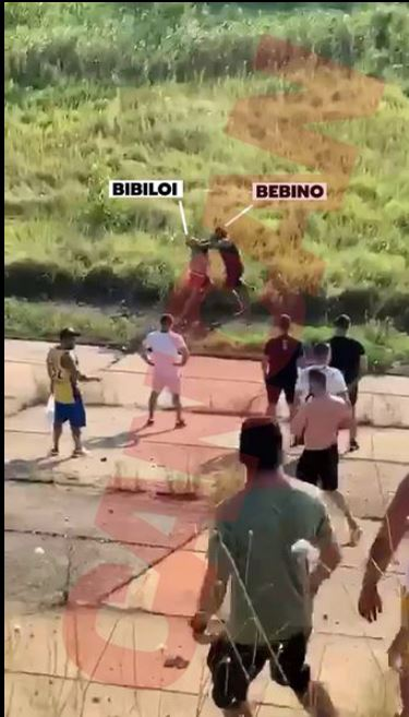 Bebino l-a bătut măr pe Bibiloi, iar ultimul a fost nevoit să-i pupe mâinile