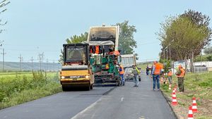 A intrat cu maşina într-o groapă, iar acum se va umple de bani! Cât va trebui să-i achite statul