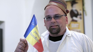 Un american a umblat prin toata lumea pana s-a stabilit la Cluj! "Sam cel Roman" e pasionat de Stefan cel Mare, tuica si branza