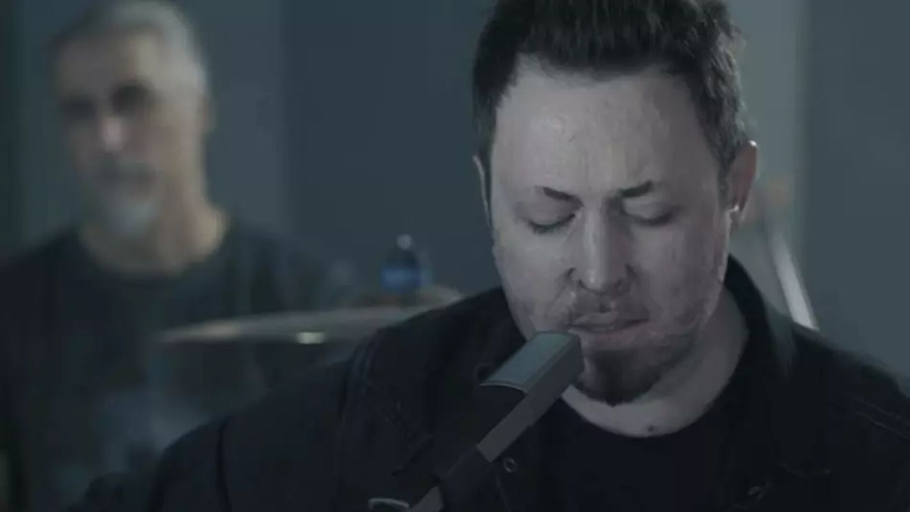 Andrei Găluț, singurul supraviețuitor din trupa Goodbye to Gravity, revine pe scenă: ”Cele două piese reprezintă ambele albume ale formației”