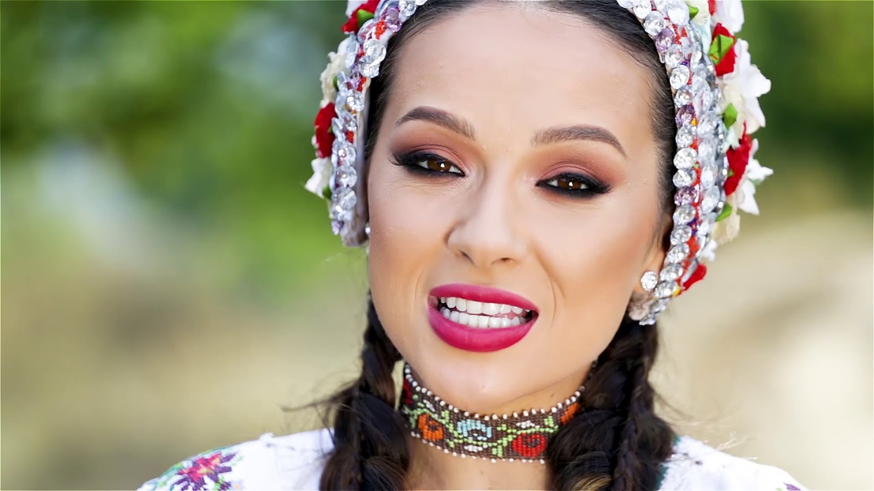 Cum arată Vlăduța Lupău fără niciun strop de machiaj. Artista și-a surprins fanii
