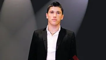 Tanase a trecut la tinuta eleganta