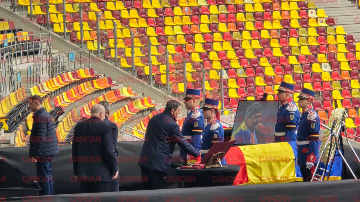 Politicieni, foști jucători și sute de fani își iau rămas bun de la Mircea Lucescu. Ultima zi de omagiu pe Arena Națională