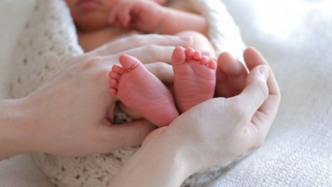 Primul copil născut în anul 2021! Mama este o adolescentă de 15 ani