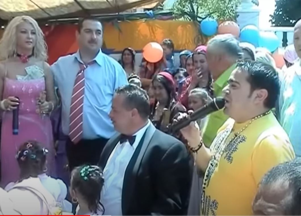 Stana Izbașa și Adi Minune, filmare rară când au fost “îngropați” cu bani la o cântare | VIDEO