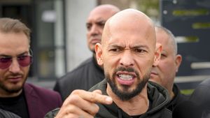 Noi probleme pentru Andrew Tate. Una dintre iubitele sale îl acuză că a fost extrem de violent în cadrul ultimei lor întâlniri în SUA și a depus plângere la Poliție