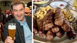 Cum a reacționat premierul Bavariei după ce a mâncat mici la Festivalul Sașilor din Transilvania: "Sunt super scumpi". Ireal cât a costat un mititel