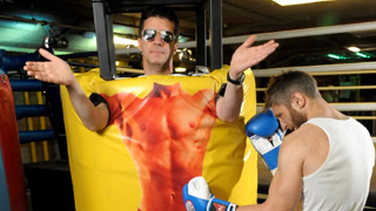 Luati-l la pumni pe Simon Cowell!