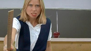 Isi terorizează elevii! "Ne face ce-i vine la gură, cu cuvinte obsecene". Cum de profeseaza un astfel de cadru didactic?