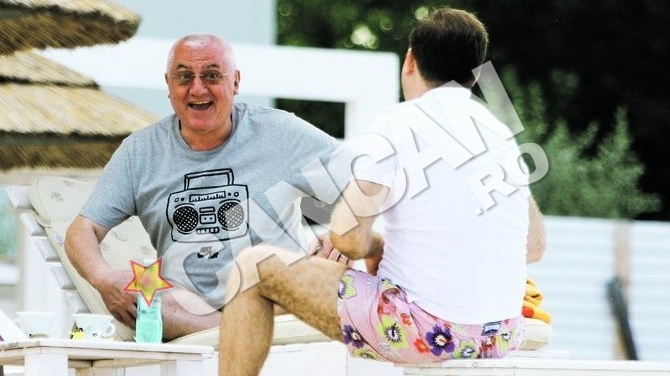 Seful LPF s-a relaxat la mare. Mitica a facut fete-fete pe litoral