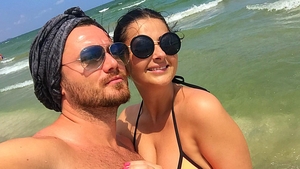 GABRIELA CRISTEA a vrut să pozeze sexy, la mare, dar i-a scăpat un detaliu! Vedeta a apărut plină de celulită 