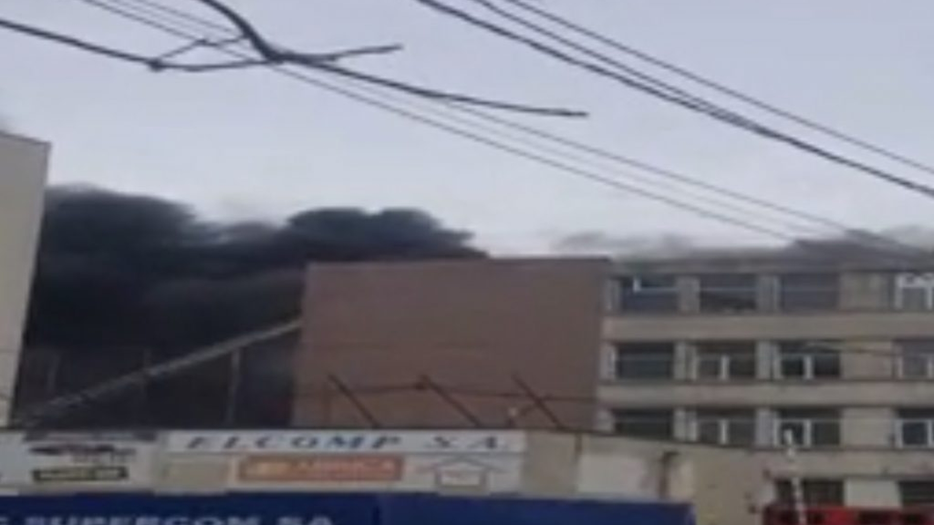 Un incendiu a izbucnit la un depozit de materiale pentru construcții din Capitală