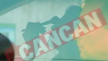 Moni se fardeaza in masina