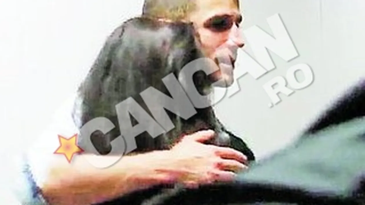 Amor secret sau prietenie stransa in sanul trupei Mandinga? Apropieri suspecte intre Alex si Elena