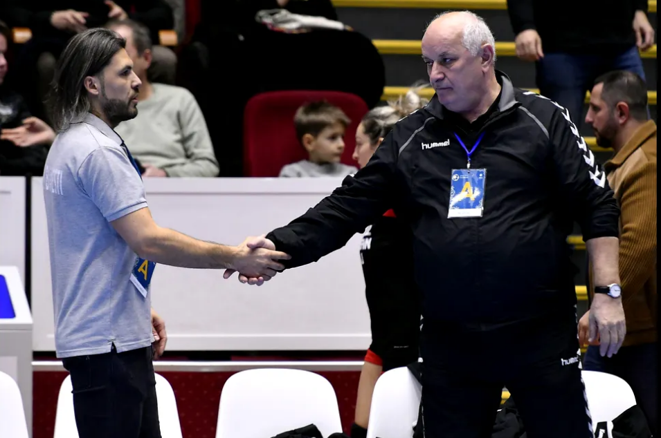 Mesajul optimist lui Adi Vasile, la Gala Mari Sportivi ProSport 2023, pentru naționala de handbal feminin prezentă la Mondiale: „E o încrucișare bună care ne dă speranțe. Cuvântul ușor nu există”. VIDEO