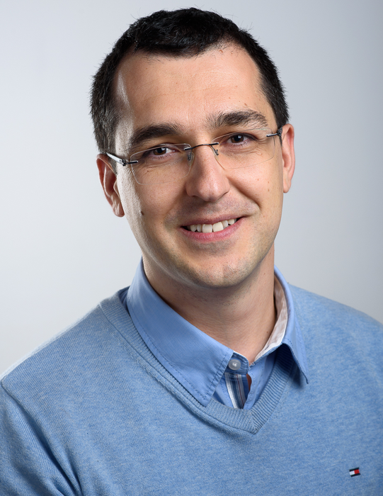 Omul politic Vlad Voiculescu și-ar fi tradus iubita pe Tinder