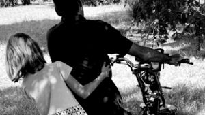 O mamă a sunat la 112, după ce a văzut că un bărbat abuzează o fetiță de 10 ani într-un parc din Cluj-Napoca