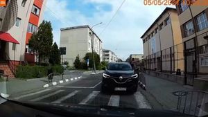 Un șef de post de Poliție din Vâlcea își bate joc de regulile de circulație VIDEO