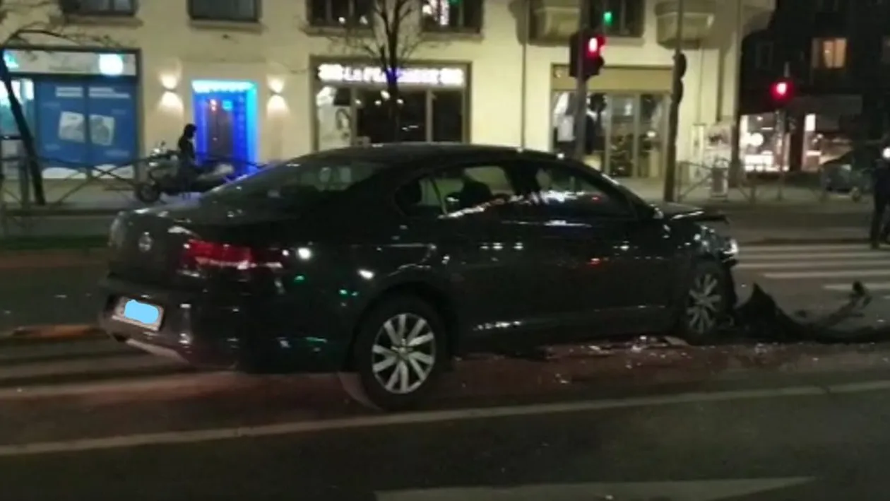 Accident de circulație în București. Un șofer de 19 ani a provocat o coliziune în lanț