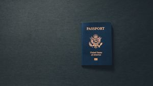 Primul pașaport pentru un om care nu se identică nici ca bărbat, nici ca femeie, a fost emis în SUA