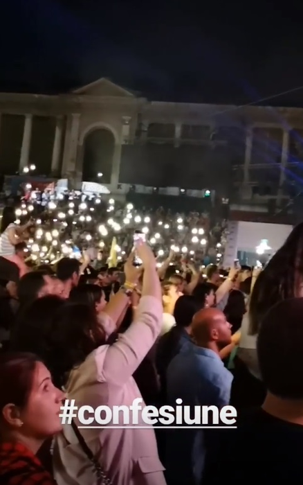 Gina Pistol și-a susținut iubitul împreună cu “socrii ei”! Imagini senzaționale de la concertul lui Smiley de la Arenele Romane