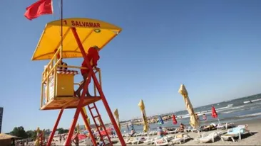 Tragedie la Mangalia. Un tânăr a murit încercând să le salveze pe o mamă şi fetiţa ei. Mama ignorase steagul roşu al salvamarilor!