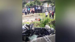 Accident grav în Bacău! O mașină s-a izbit de un parapet. Doi morți și două persoane grav rănite