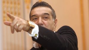 VIDEO RAR Mare scandal cu Gigi Becali: un african a încercat-o cu el!