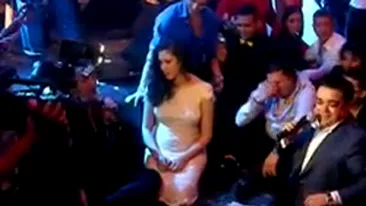 VIDEO Pepe si Adrian Minune au cantat melodii de jale la nunta artistului! Uite cum stau pe jos si cum invitatii arunca bani pe ei