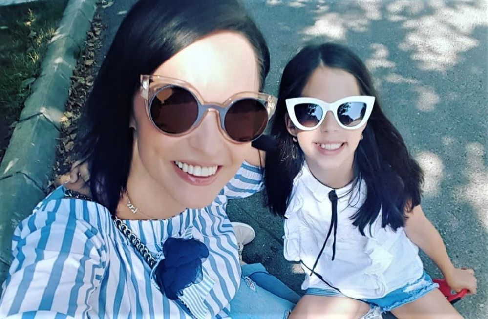Fiica Andreei Marin a ajuns-o la înălțime pe mama ei! Ultimele imagini cu Violeta! Da, e chiar ea