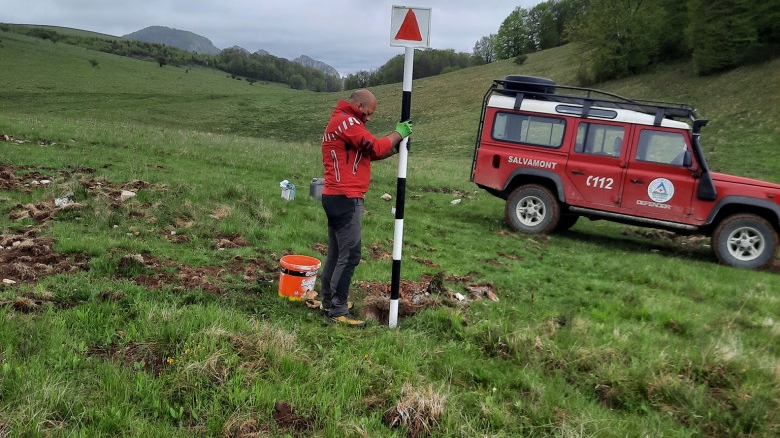 Trei turiști s-au rătăcit pe munte! Salvamontiștii și jandarmii din Alba au plecat în căutarea lor