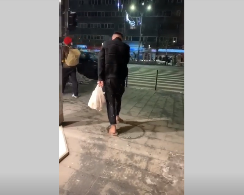 Răzvan Ciobanu, drogat cu zombie pe stradă. Imagini halucinante: “Auzi, ești ok?” VIDEO