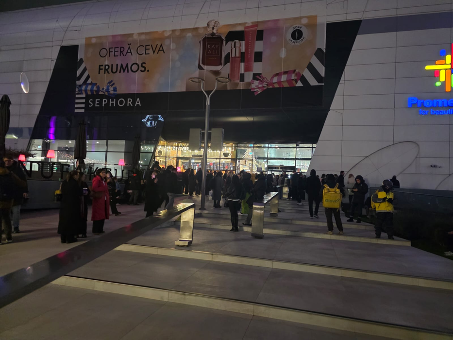 Incendiu la Promenada Mall din Capitală! Oamenii au fost evacuați de urgență