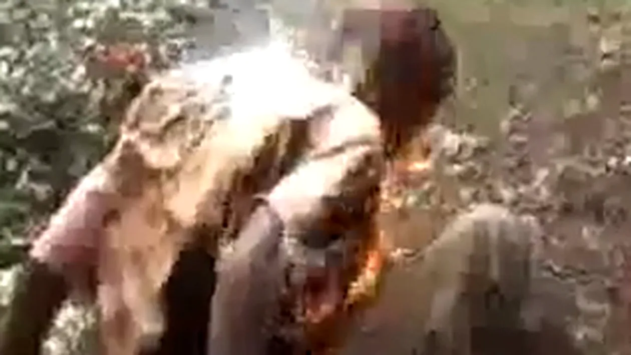 VIDEO TERIFIANT! In Kenya oamenii sunt maltratati si arsi pe rug pentru vrajitorie!