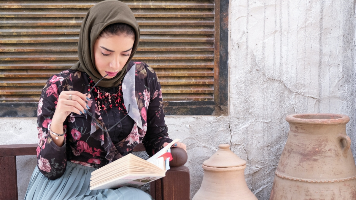 Această haină va fi interzisă în școlile din Franța. Liderii comunității musulmane clocotesc de indignare