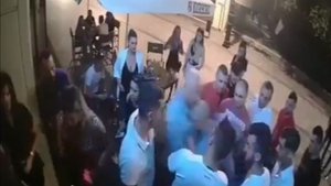 Scandal uriaș în Craiova! Celebrul Ventura l-a dărâmat pe administratorul ”Fibră” cu un cap în gură! VIDEO