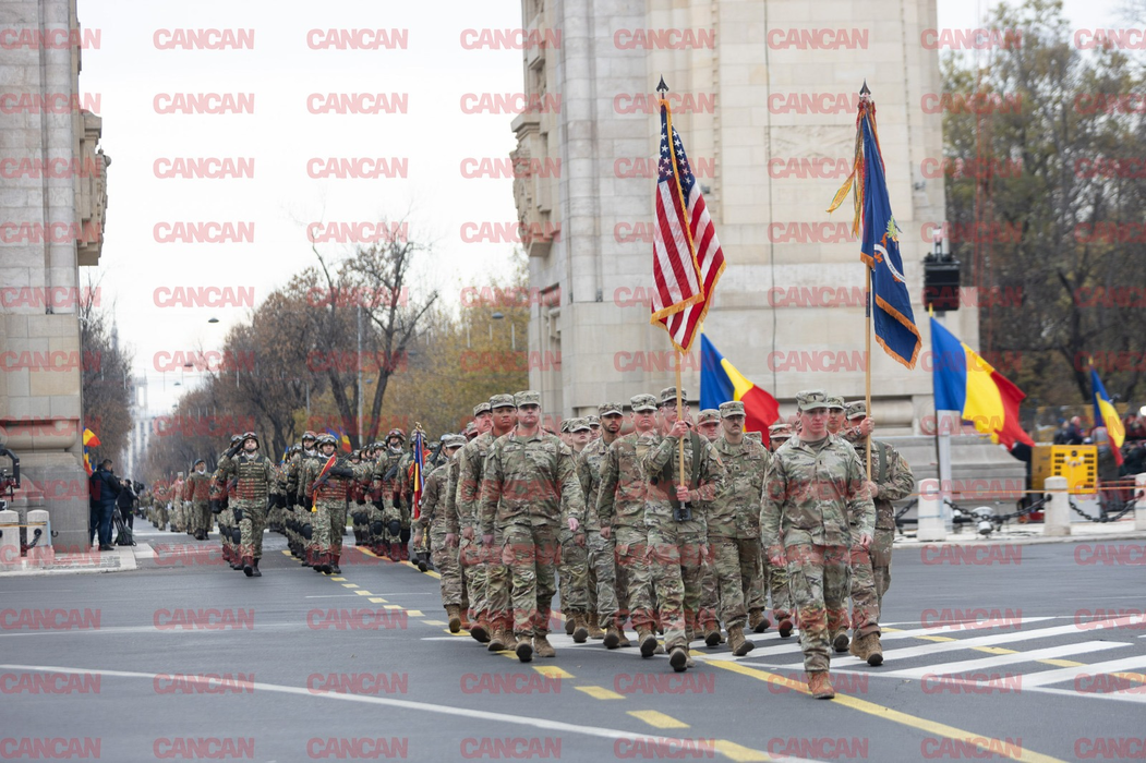 Imagini LIVE de la parada militară de 1 decembrie. Cum au apărut poliţistele la defilare. FOTO
