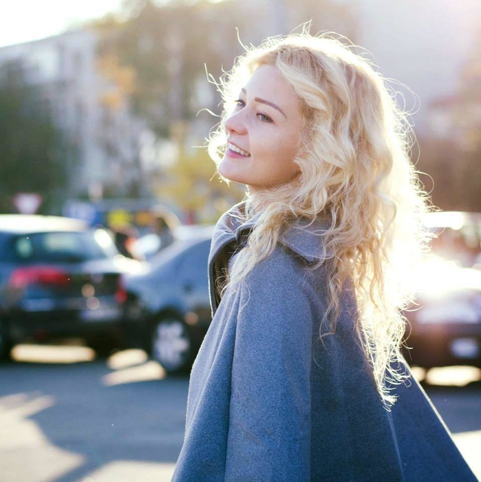 Blonda lui Tuncay, scandal în plină stradă! Sandra a început să se isterizeze când a văzut ce cadou a primit