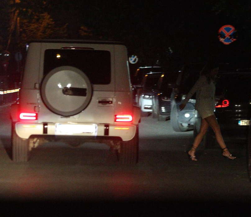 Prietena care i-a însoțit pe "Turbo Prințesica" și "Termopane" coboară în zona Piața Universității