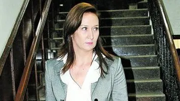 Anca Radu, fosta iubita a lui Dan Pasat, sustine ca a trait un calvar in ultimii trei ani. Tatal lui zicea ca mi-ar scoate dintii din gura