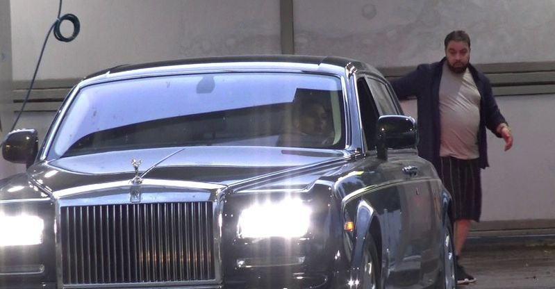 Florin Salam, încolţit de cămătari a rămas fără Rolls-Royce şi Bentley. Jocurile de noroc l-au ruinat pe „Regele manelelor”