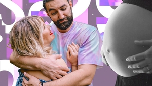 Gina Pistol, “pe ultima sută” cu sarcina. Smiley se “antrenează” intens.  „Îmi pun compilații pe Youtube cu copii care plâng”