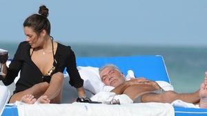 El are 73 de ani, iar ea doar 21! Cum arata cuplu DINAMITA: Roberto Cavalli si iubita sa, pe o plaja din Miami!