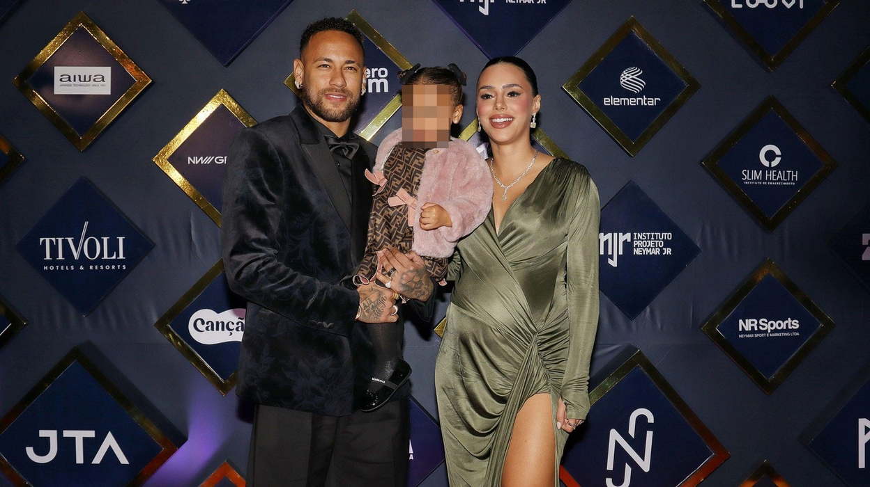 Sao Paulo, Brazilia. 10 iunie 2025. Neymar Jr însoțit de soția sa Bruna Biancardi în timpul celei de-a 5-a ediții a licitației Neymar Jr Project Institute, Sala Mercado Livre din Pacaembu din São Paulo. Foto: Profimedia