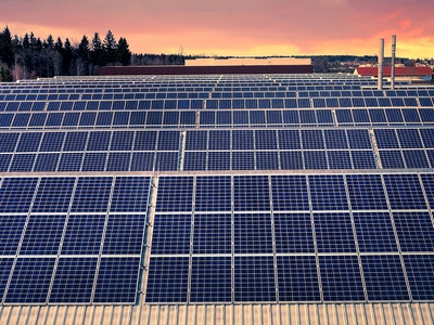 Panourile fotovoltaice mai produc energie când nu este soare? Ce se întâmplă în zilele ploioase