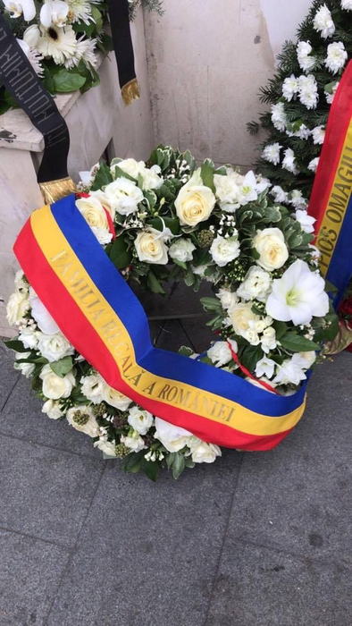 Coroana trimisă de Casa Regală a României