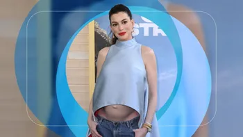 Anne Hathaway, acuzată că poartă o burtă falsă de gravidă. Cum a răspuns actrița după ce teoria a devenit virală pe internet