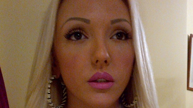 Detaliul INGROZITOR de pe sanii Alexandrei Harra! Fara Photoshop, blonda nu-i deloc perfecta! Dovada AICI
